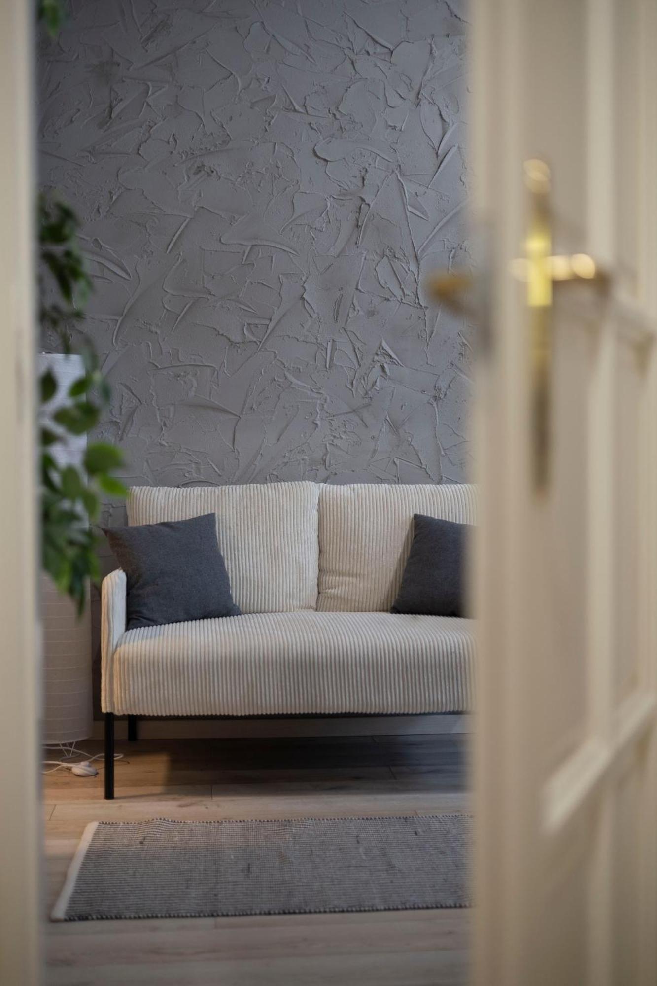 Апартаменты Hidden Gem With Terrace On The Andrassy Fashion Road Будапешт Экстерьер фото